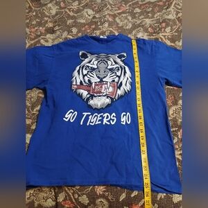 Blue Tiger Graphic T-Shirt. Womens L‎